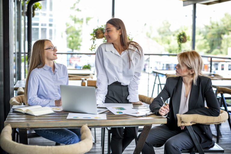 Efektivní správa více obchodních procesů: Jak nastavit oddělené pipeline v CRM